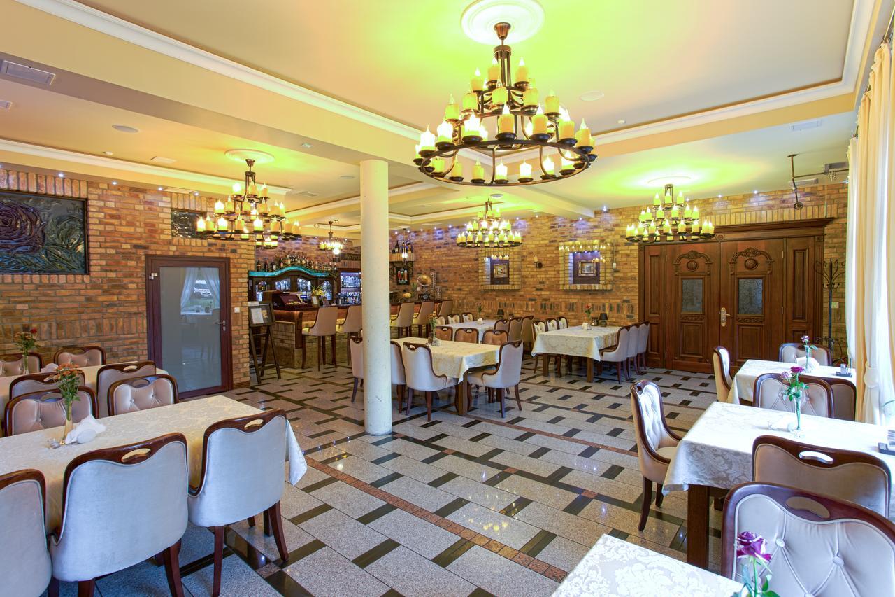 Hotel Roza Kamieniec Wroclawski 外观 照片