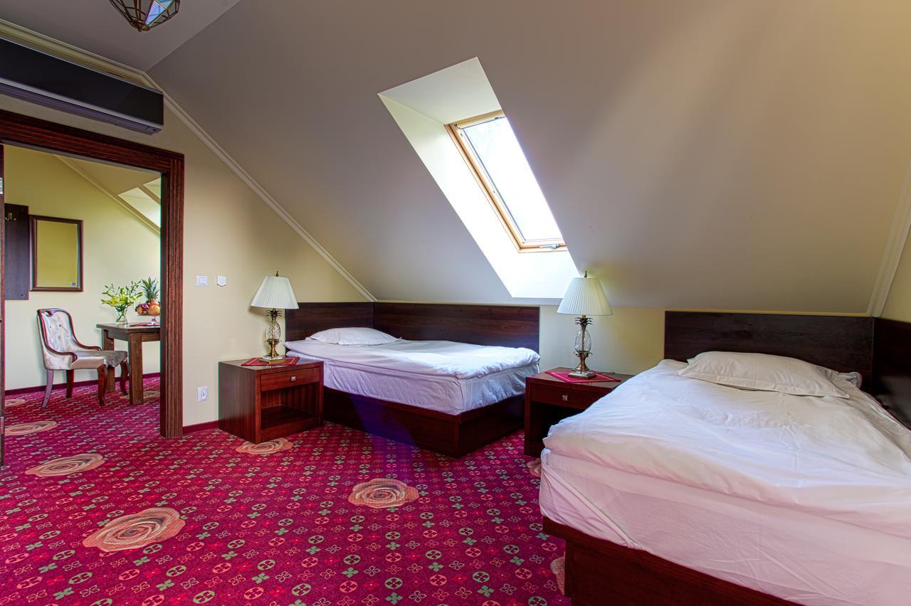 Hotel Roza Kamieniec Wroclawski 外观 照片