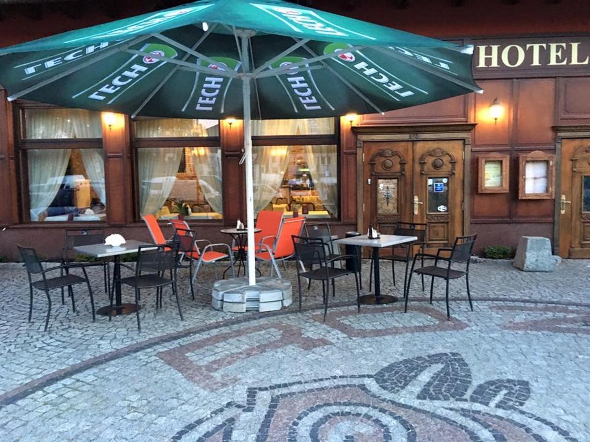 Hotel Roza Kamieniec Wroclawski 外观 照片